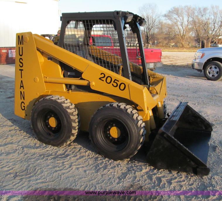 image for item E5840 1998 Mustang 2050 skid steer