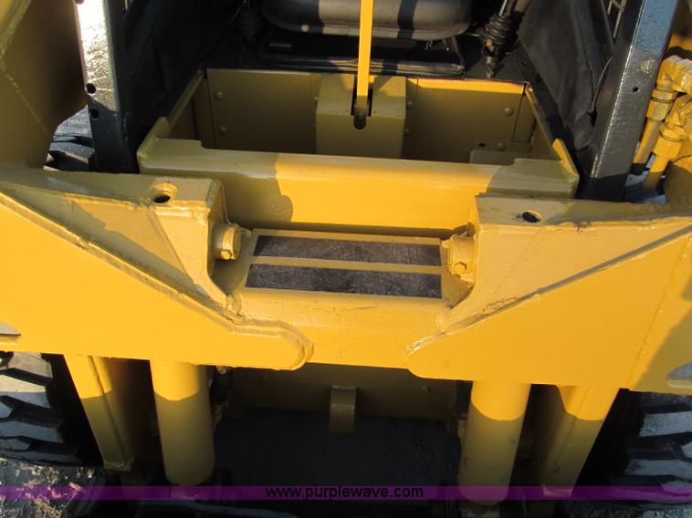 image for item E5840 1998 Mustang 2050 skid steer