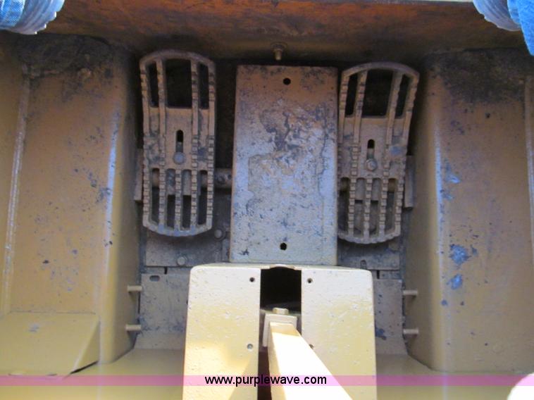 image for item E5840 1998 Mustang 2050 skid steer