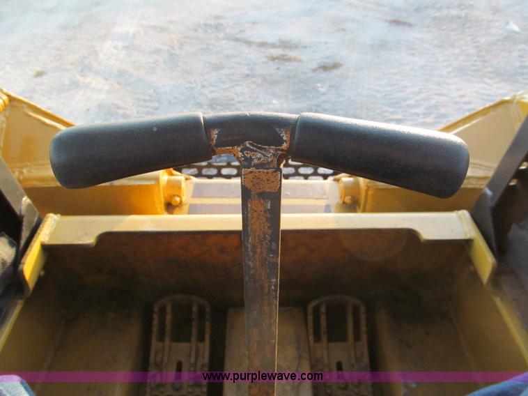 image for item E5840 1998 Mustang 2050 skid steer