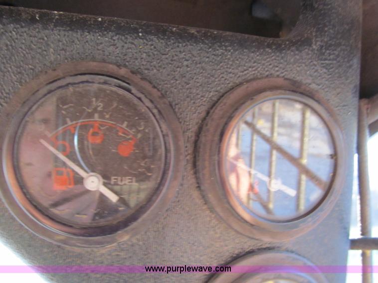 image for item E5840 1998 Mustang 2050 skid steer