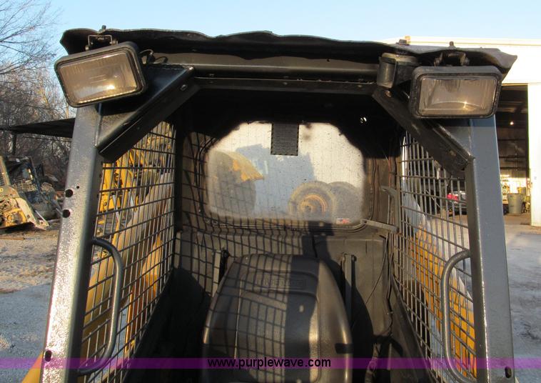 image for item E5840 1998 Mustang 2050 skid steer