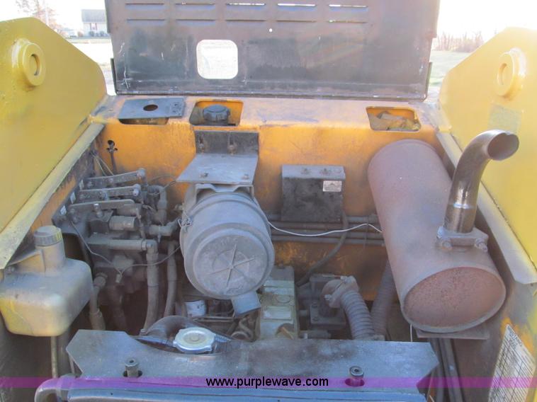 image for item E5840 1998 Mustang 2050 skid steer