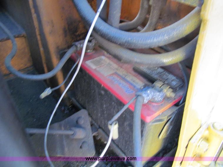 image for item E5840 1998 Mustang 2050 skid steer