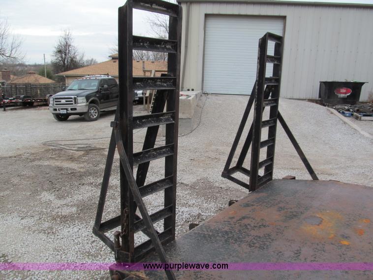 image for item E5852 1999 Buck 20' equipment trailer