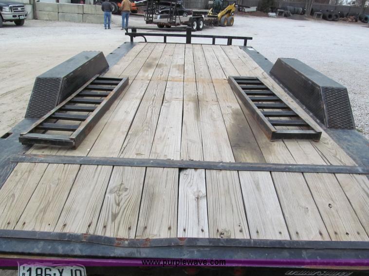 image for item E5853 2009 Long Tarnel 18' equipment trailer