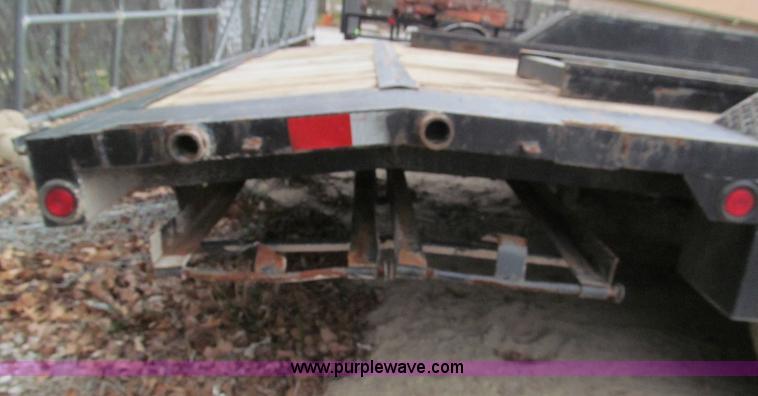 image for item E5853 2009 Long Tarnel 18' equipment trailer