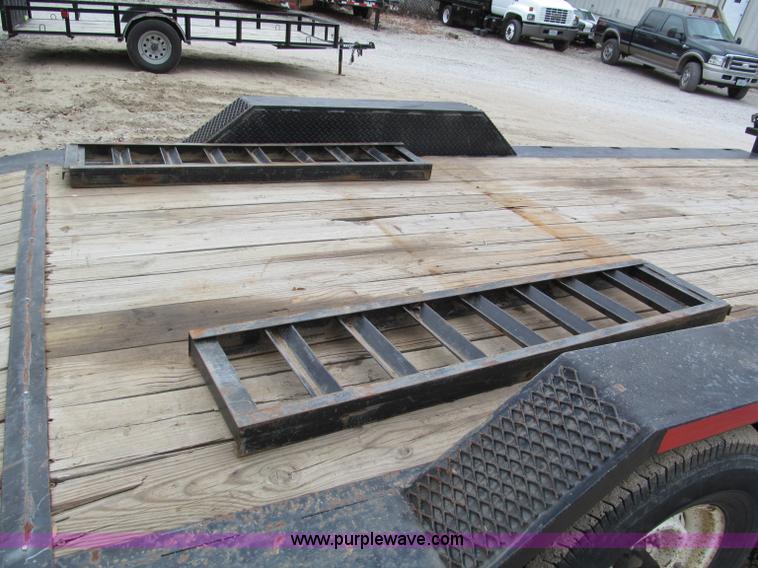 image for item E5853 2009 Long Tarnel 18' equipment trailer