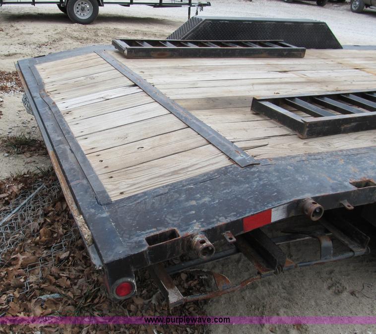 image for item E5853 2009 Long Tarnel 18' equipment trailer