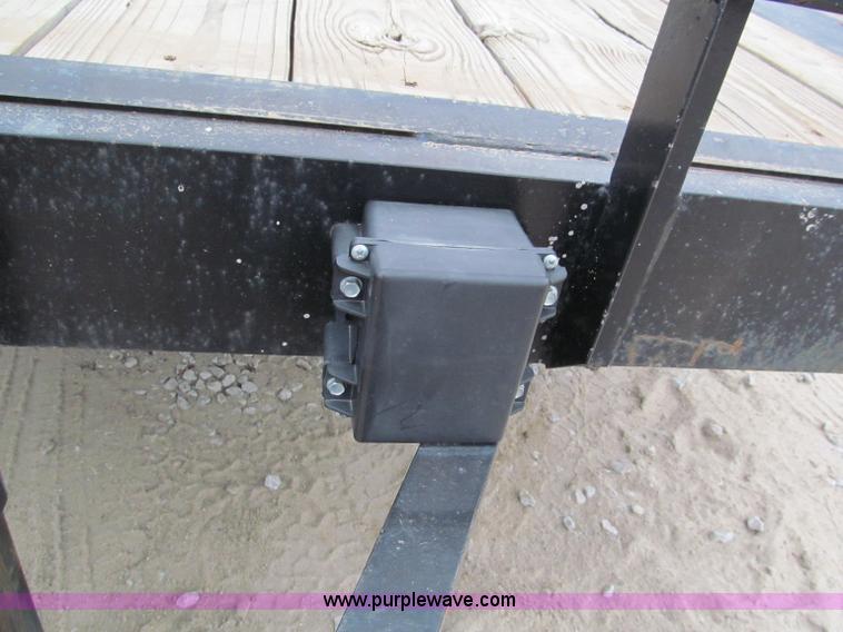 image for item E5853 2009 Long Tarnel 18' equipment trailer