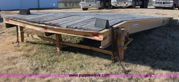 image for item E8246 Portable loading dock
