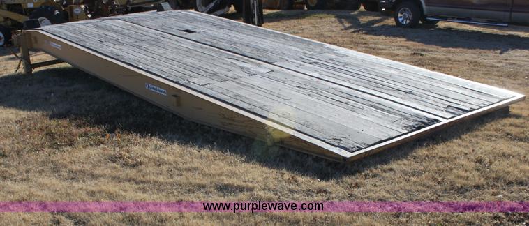 image for item E8246 Portable loading dock