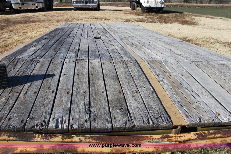 image for item E8246 Portable loading dock