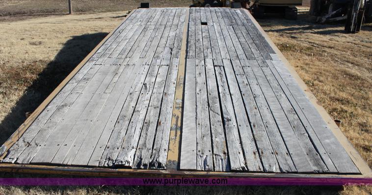 image for item E8246 Portable loading dock