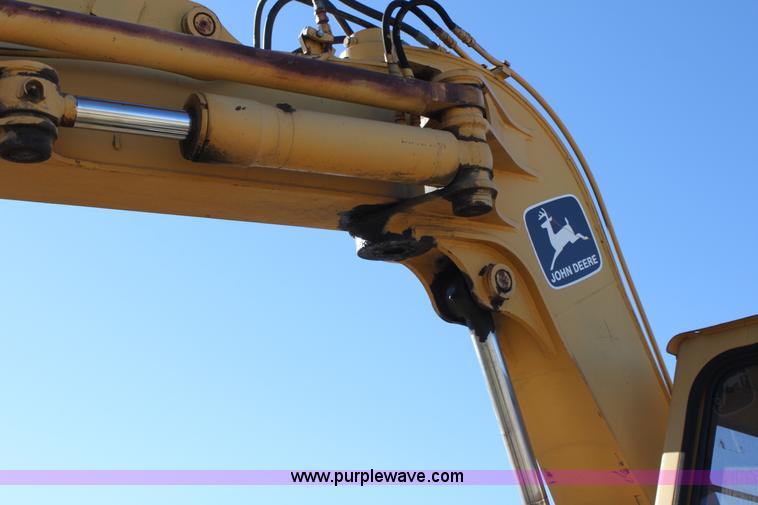 image for item E8248 1987 John Deere 70 excavator