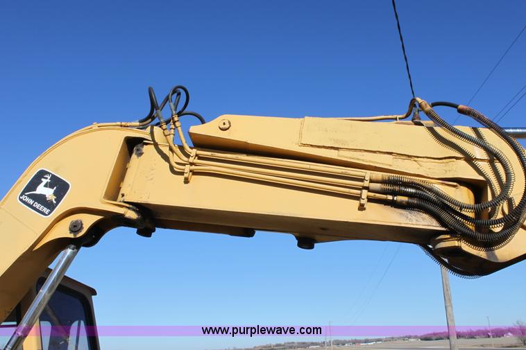 image for item E8248 1987 John Deere 70 excavator