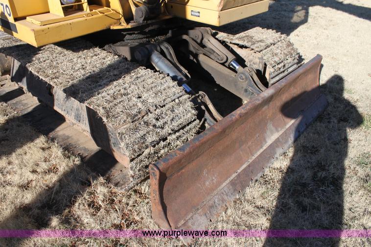 image for item E8248 1987 John Deere 70 excavator