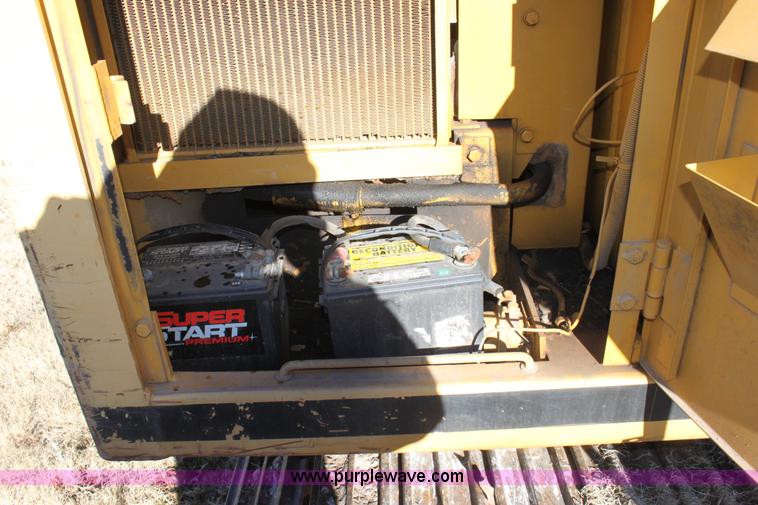 image for item E8248 1987 John Deere 70 excavator