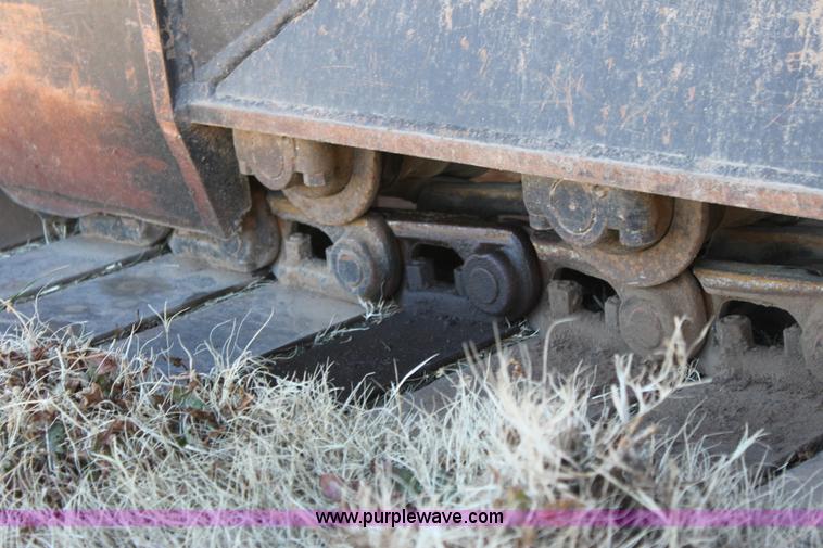 image for item E8248 1987 John Deere 70 excavator