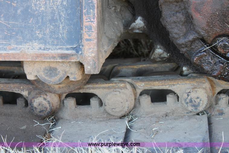 image for item E8248 1987 John Deere 70 excavator