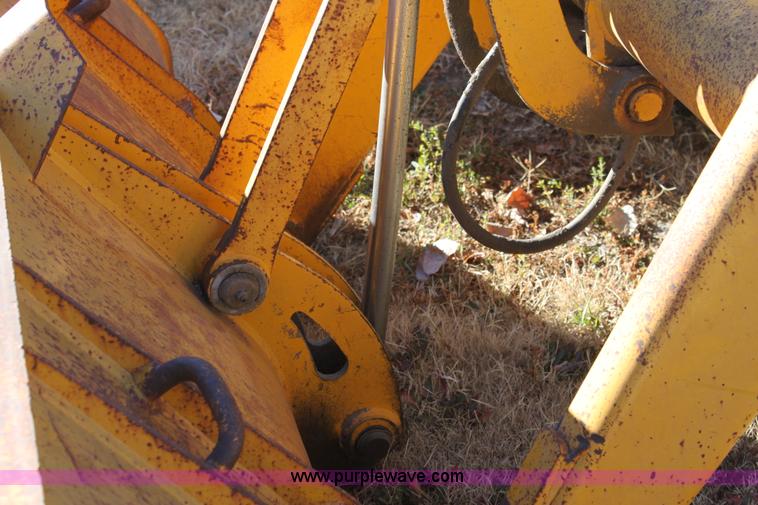 image for item E8250 1991 John Deere 300D backhoe