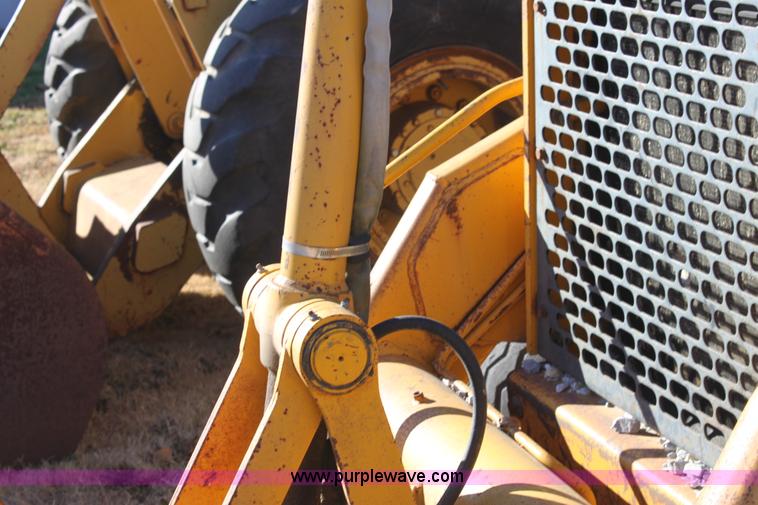 image for item E8250 1991 John Deere 300D backhoe