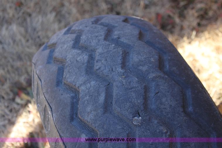 image for item E8250 1991 John Deere 300D backhoe