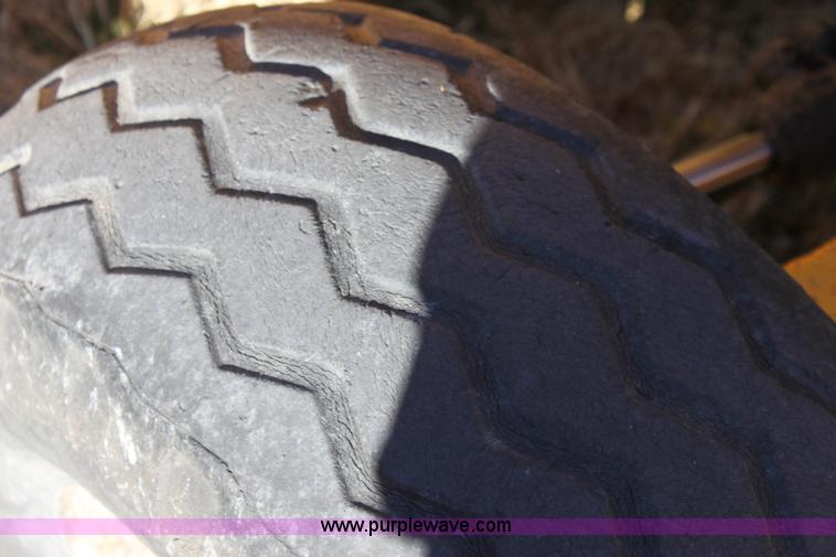 image for item E8250 1991 John Deere 300D backhoe