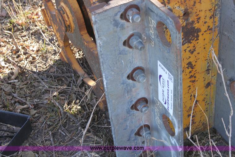 image for item E8252 Excavator ditch roller