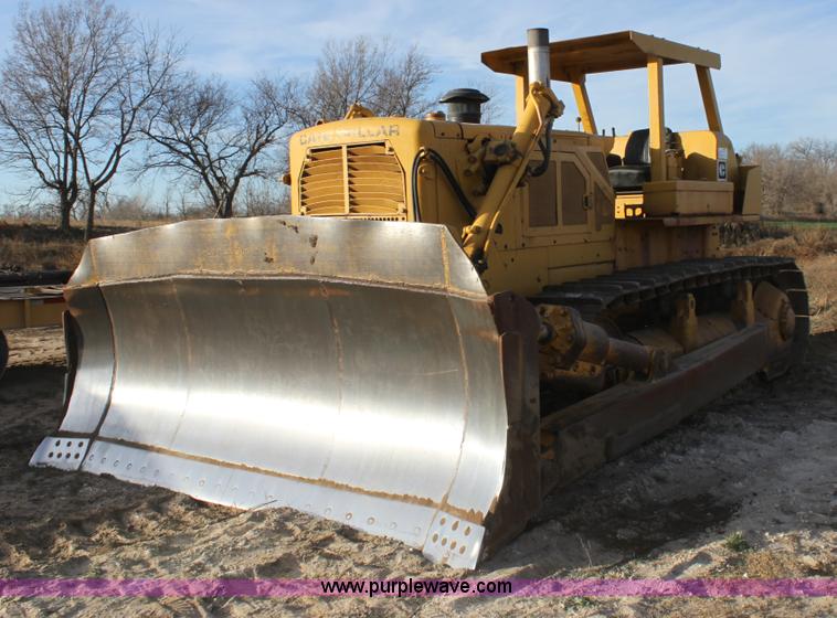 image for item E8258 1968 Caterpillar D8H dozer