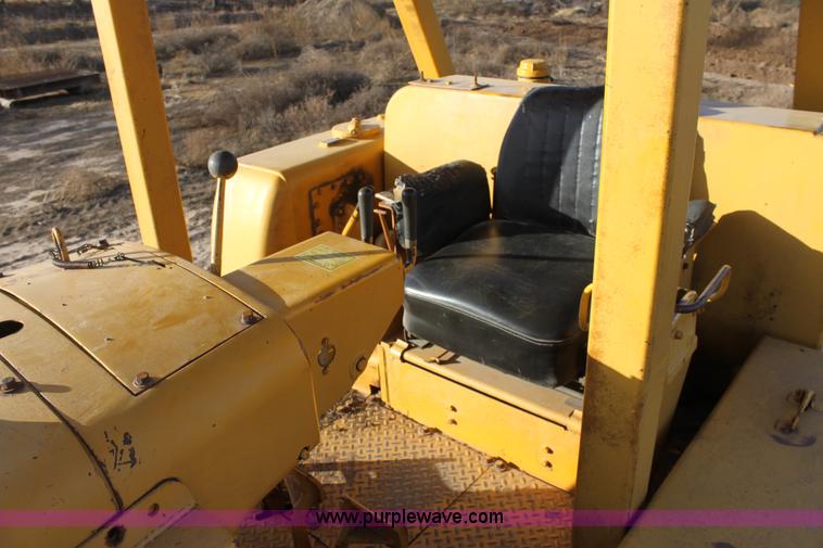 image for item E8258 1968 Caterpillar D8H dozer