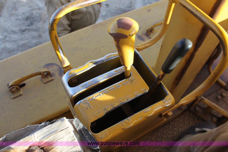 image for item E8258 1968 Caterpillar D8H dozer