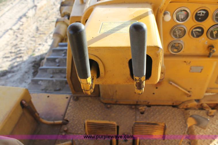 image for item E8258 1968 Caterpillar D8H dozer