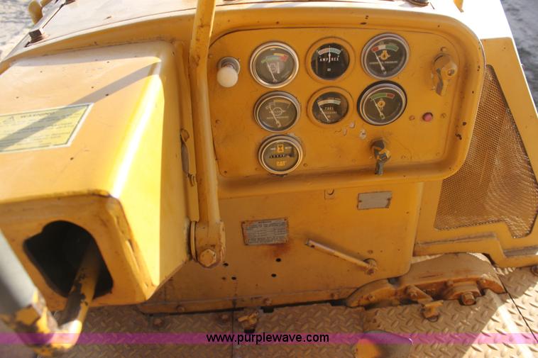 image for item E8258 1968 Caterpillar D8H dozer