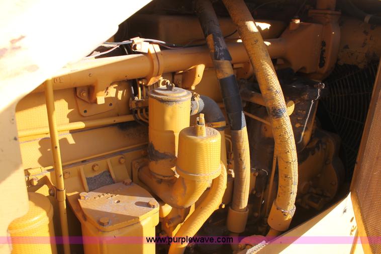image for item E8258 1968 Caterpillar D8H dozer