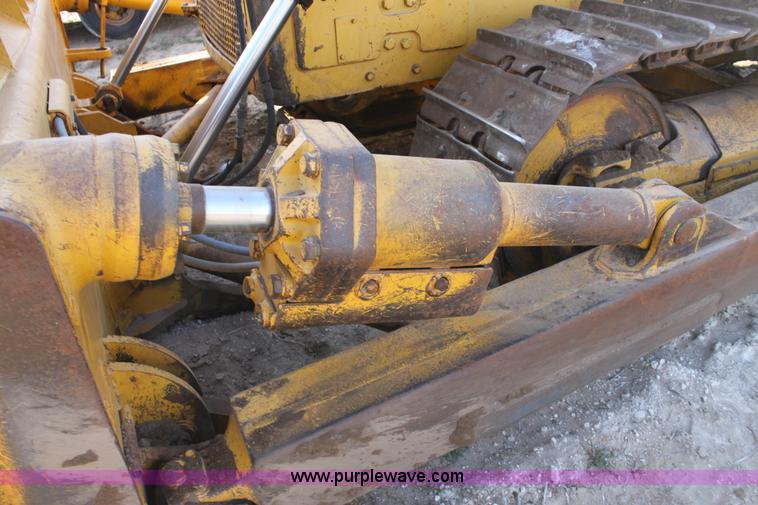 image for item E8258 1968 Caterpillar D8H dozer