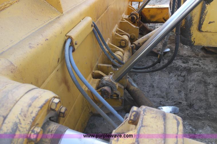 image for item E8258 1968 Caterpillar D8H dozer
