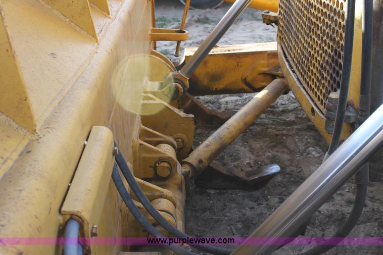 image for item E8258 1968 Caterpillar D8H dozer
