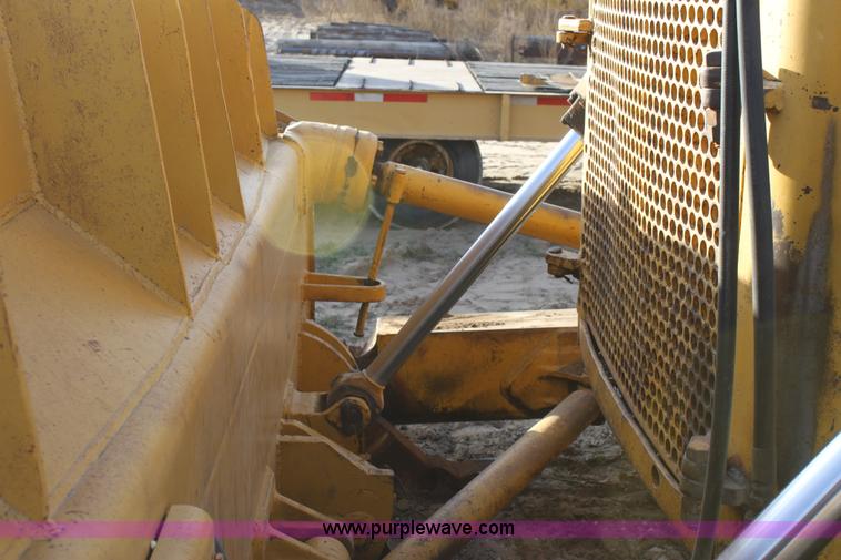 image for item E8258 1968 Caterpillar D8H dozer