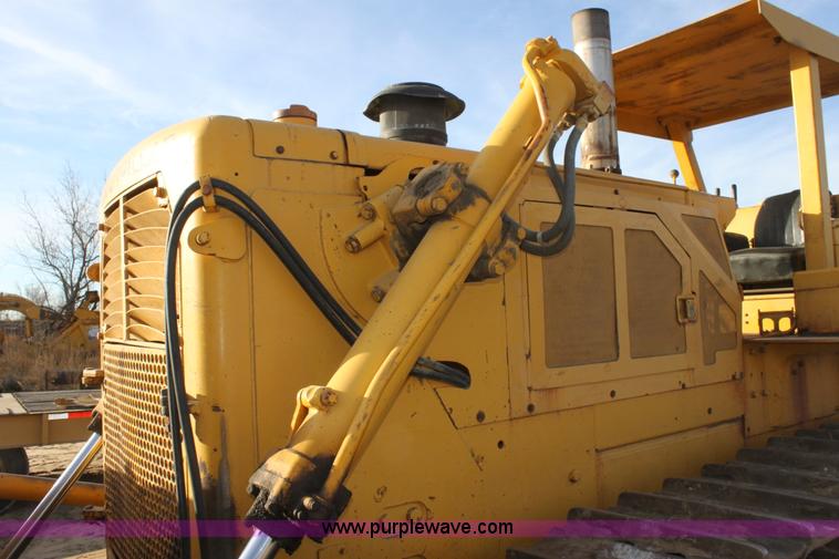 image for item E8258 1968 Caterpillar D8H dozer