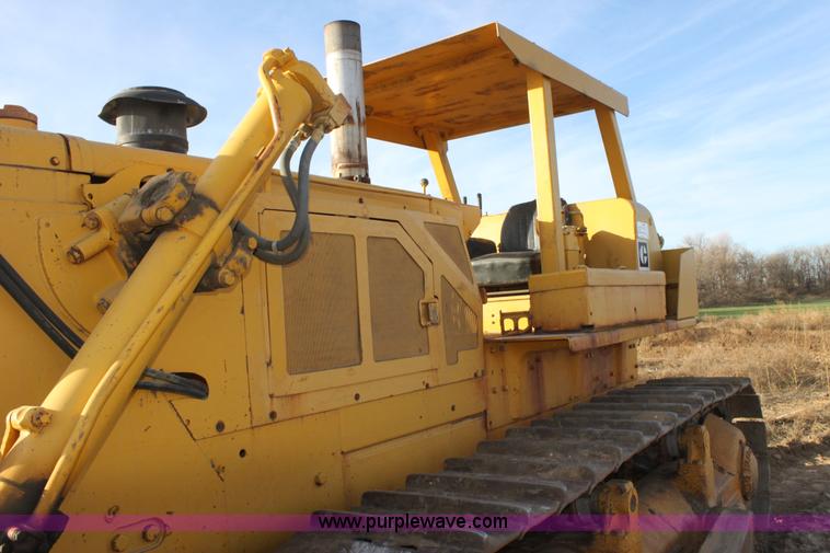 image for item E8258 1968 Caterpillar D8H dozer