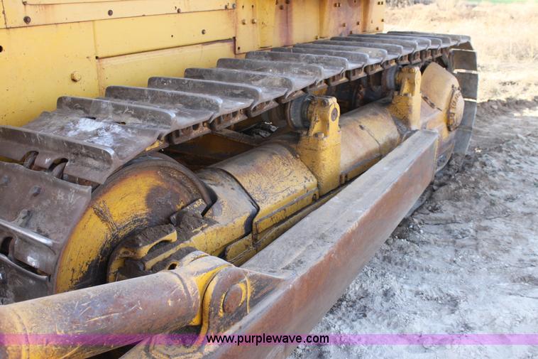 image for item E8258 1968 Caterpillar D8H dozer