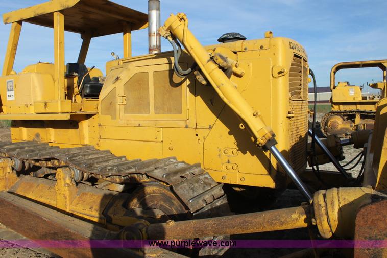 image for item E8258 1968 Caterpillar D8H dozer