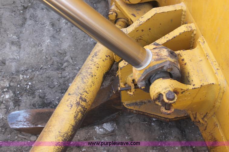 image for item E8258 1968 Caterpillar D8H dozer