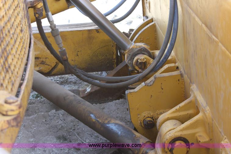 image for item E8258 1968 Caterpillar D8H dozer