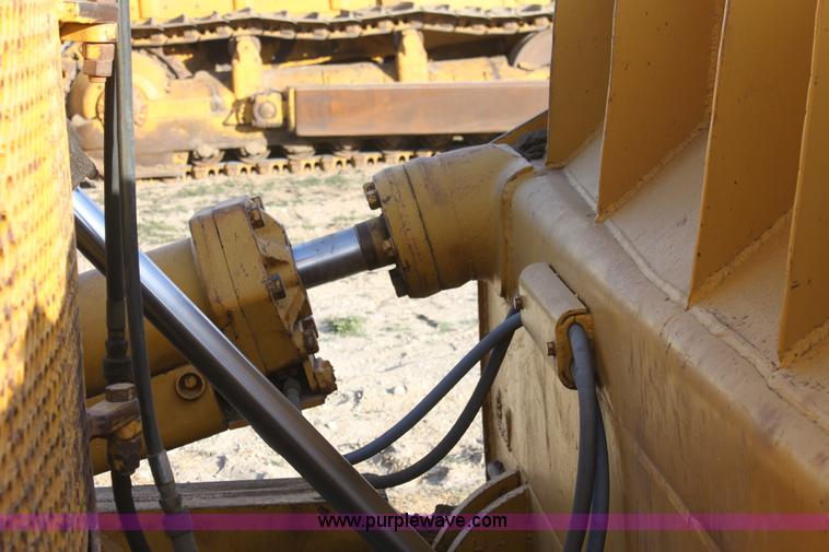 image for item E8258 1968 Caterpillar D8H dozer
