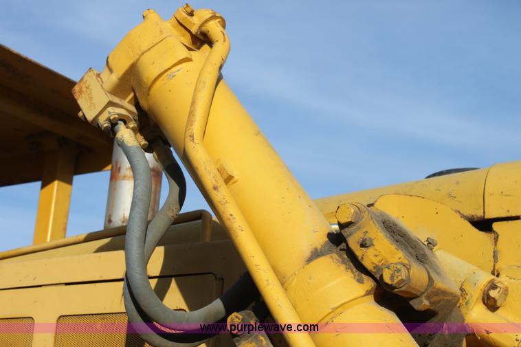 image for item E8258 1968 Caterpillar D8H dozer