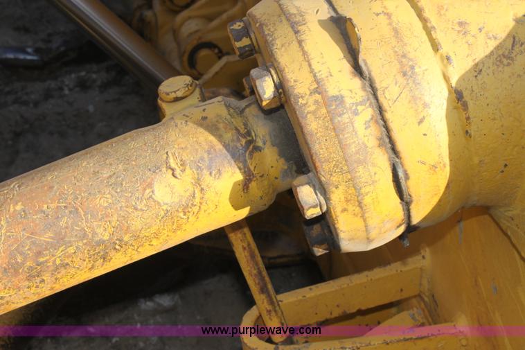 image for item E8258 1968 Caterpillar D8H dozer