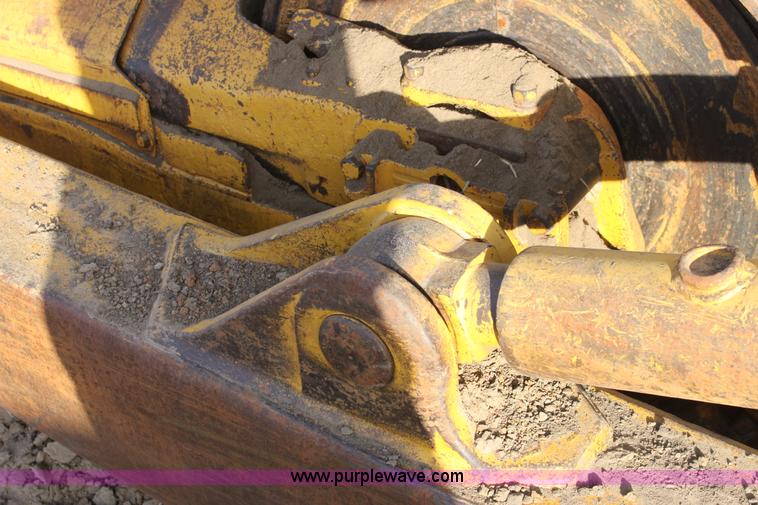 image for item E8258 1968 Caterpillar D8H dozer