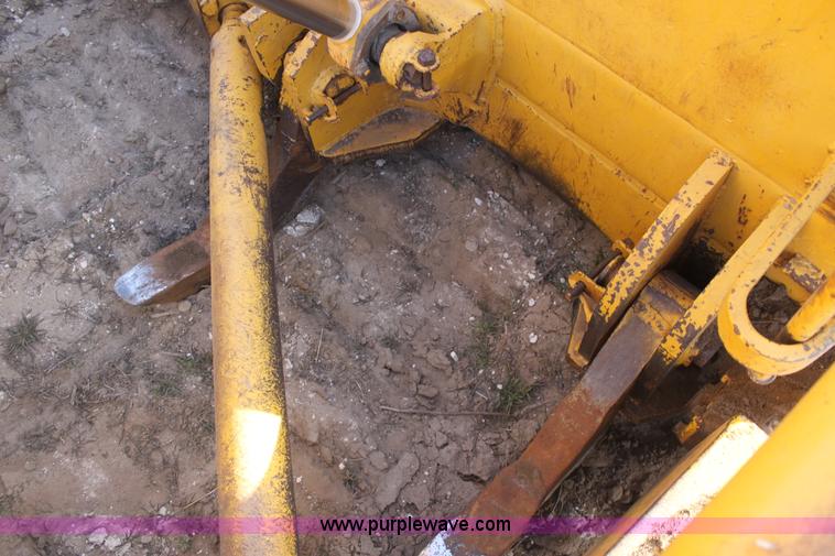 image for item E8258 1968 Caterpillar D8H dozer